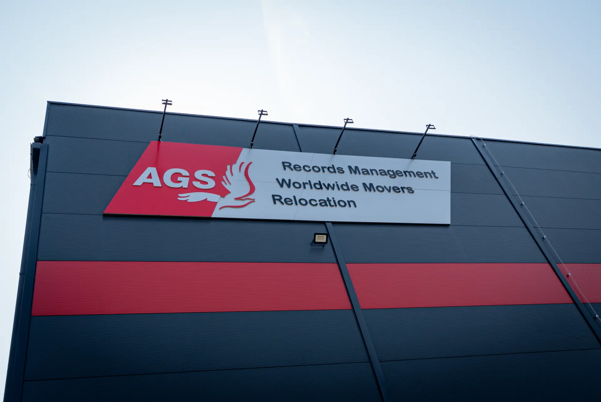 Fasada objekta Arhiv Servisa sa AGS Records Management natpisom
